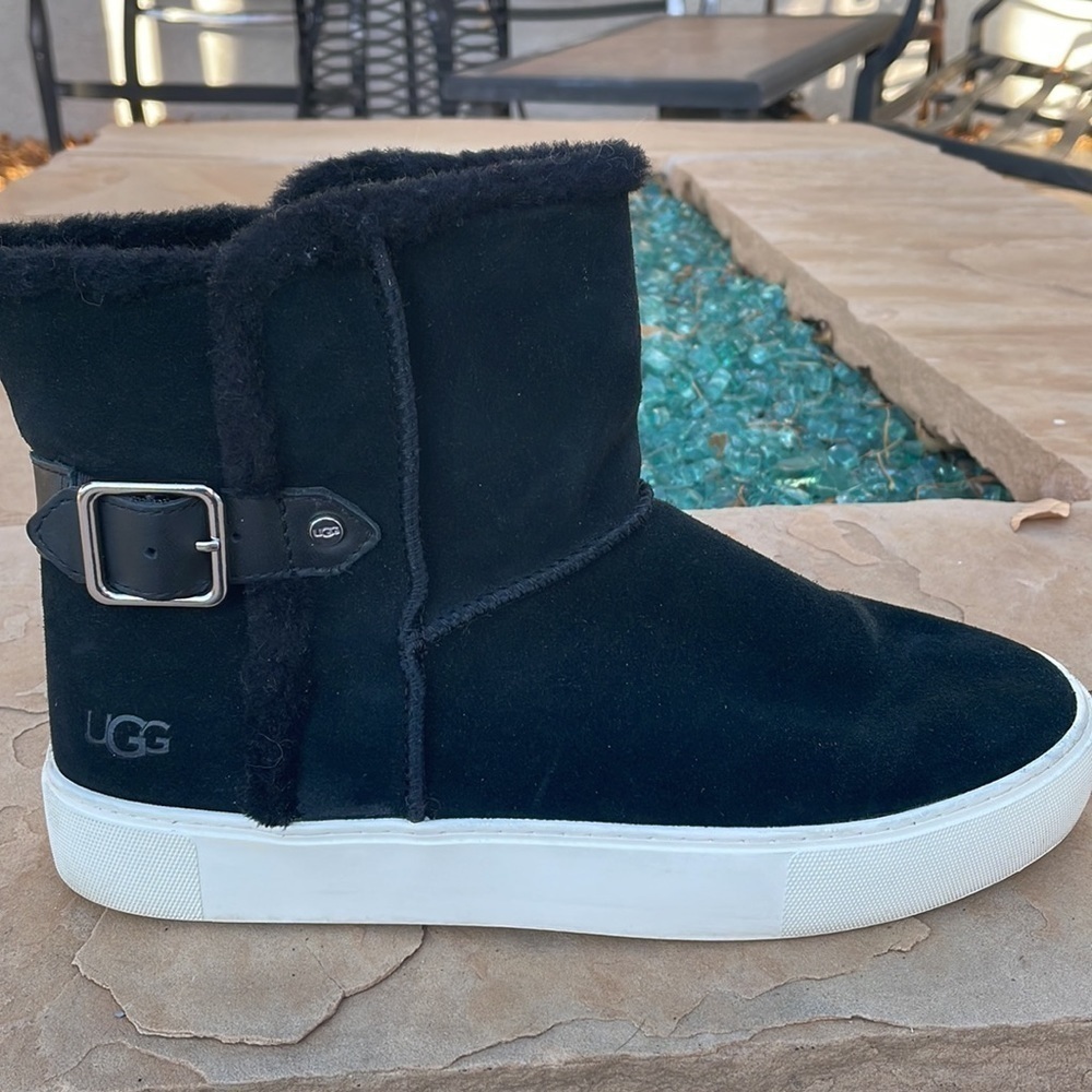 Ugg Lynus Black Suede Sneaker Size 11 - Picture 5 of 13